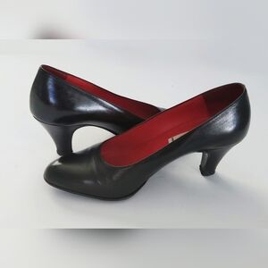 Celine Paris Women's Italian Made Leather Heels. Size 34 EU. 4 US. Pre-owned.